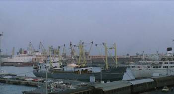 Screenshot 1 from I gabbiani volano basso (Full Movie)