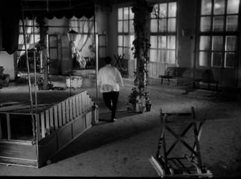 Screenshot 2 from I Vitelloni (Full Movie)