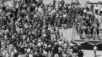 Screenshot 1 from Il compagno Don Camillo (Full Movie)