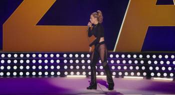 Screenshot 2 from Iliza Shlesinger: A Different Animal (Full Movie)