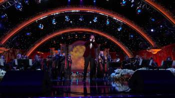 Screenshot 2 from Josh Groban & Friends: Home for the Holidays (Full Movie)