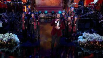 Screenshot 3 from Josh Groban & Friends: Home for the Holidays (Full Movie)