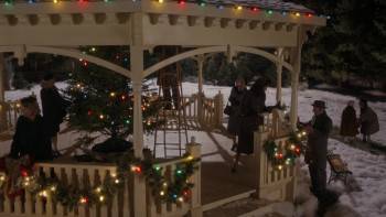 Screenshot 3 from Journey Back to Christmas (Full Movie)