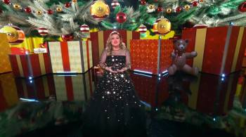 Screenshot 1 from Kelly Clarkson Presents: When Christmas Comes Around (Full Movie)