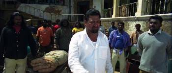 Screenshot 1 from Kuruvi (Full Movie)
