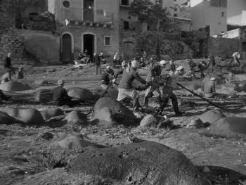 Screenshot 1 from La Terra Trema (Full Movie)