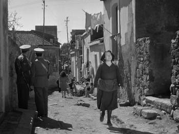 Screenshot 3 from La Terra Trema (Full Movie)