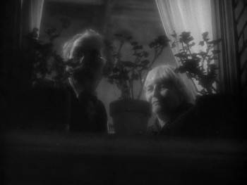 Screenshot 3 from Lady for a Day (Full Movie)