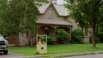 Screenshot 1 from Lemonade Stand Romance (Full Movie)
