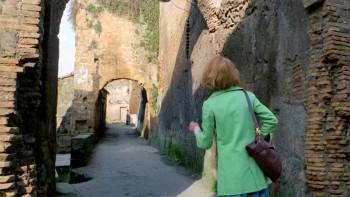 Screenshot 1 from Lisa and the Devil (Full Movie)