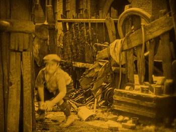 Screenshot 2 from Little Annie Rooney (Full Movie)