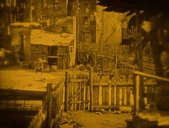 Screenshot 3 from Little Annie Rooney (Full Movie)