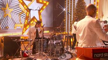 Screenshot 3 from Little Big Town's Christmas at the Opry (Full Movie)