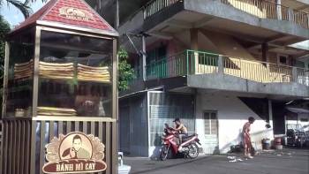 Screenshot 1 from Lost in Paradise (Full Movie)
