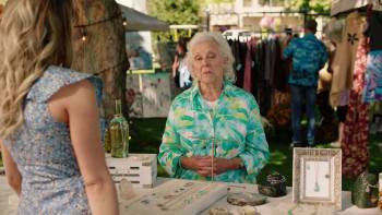 Screenshot 3 from Love, Bubbles & Crystal Cove (Full Movie)