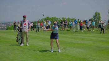 Screenshot 3 from Love on the Right Course (Full Movie)