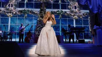 Screenshot 1 from Mariah Carey: Merry Christmas to All! (Full Movie)