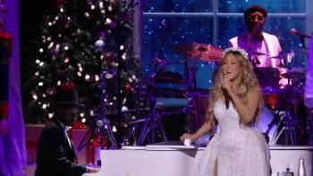 Screenshot 3 from Mariah Carey: Merry Christmas to All! (Full Movie)