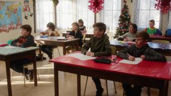 Screenshot 2 from Meet Me at the Christmas Train Parade (Full Movie)