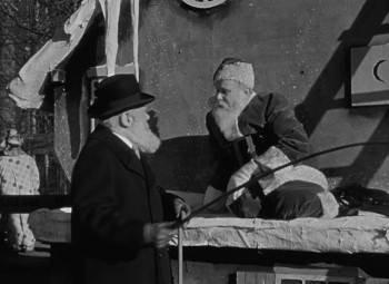Screenshot 3 from Miracle on 34th Street (Full Movie)