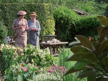 Screenshot 1 from Miss Marple: The Mirror Crack'd from Side to Side (Full Movie)