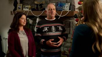Screenshot 1 from Mistletoe Connection (Full Movie)