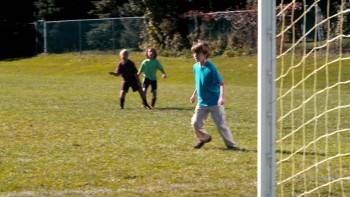 Screenshot 3 from Monkey in the Middle (Full Movie)