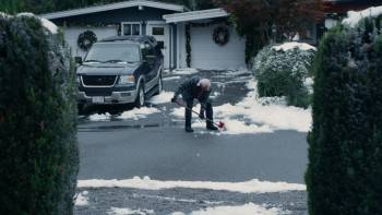 Screenshot 1 from Mystery on Mistletoe Lane (Full Movie)