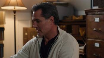Screenshot 3 from Mystery on Mistletoe Lane (Full Movie)