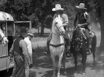 Screenshot 1 from Overland Stage Raiders (Full Movie)
