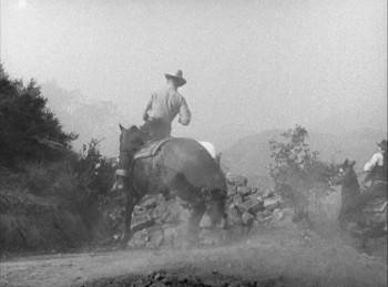Screenshot 2 from Overland Stage Raiders (Full Movie)