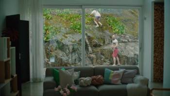 Screenshot 1 from Paradise Is Burning (Full Movie)