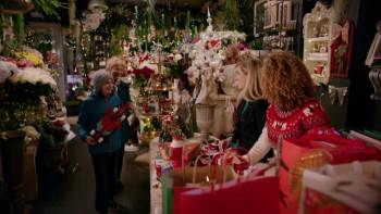 Screenshot 1 from Paris Christmas Waltz (Full Movie)