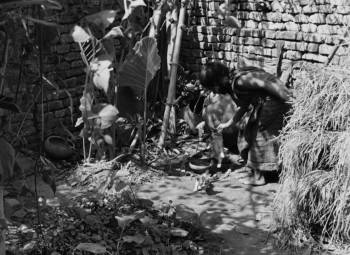 Screenshot 1 from Pather Panchali (Full Movie)