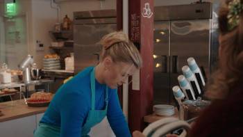 Screenshot 2 from Pie to Die For: A Hannah Swensen Mystery (Full Movie)