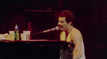 Screenshot 2 from Queen Rock Montreal & Live Aid (Full Movie)