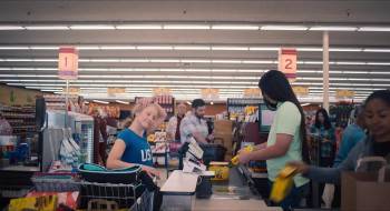 Screenshot 1 from Queenpins (Full Movie)