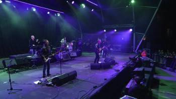 Screenshot 2 from Richard Hawley: Live at Halifax Piece Hall (Full Movie)