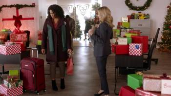 Screenshot 3 from Royally Wrapped for Christmas (Full Movie)