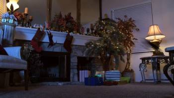Screenshot 2 from Santa Claws (Full Movie)
