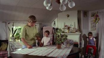 Screenshot 2 from Skrållan, Ruskprick och Knorrhane (Full Movie)