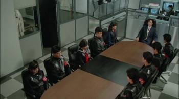 Screenshot 2 from Sukeban deka: Kazama sanshimai no gyakushû (Full Movie)