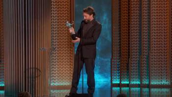 Screenshot 2 from The 31st Annual Screen Actors Guild Awards (Full Movie)