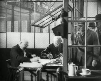 Screenshot 2 from The Captain from Köpenick (Full Movie)