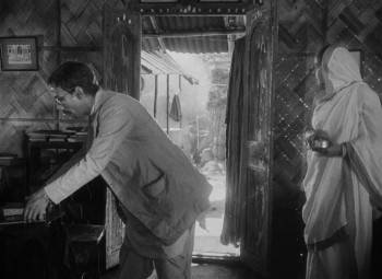 Screenshot 2 from The Cloud-Capped Star (Full Movie)