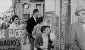 Screenshot 2 from The Entertainer (Full Movie)