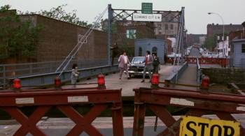 Screenshot 2 from The Gang That Couldn't Shoot Straight (Full Movie)