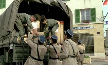 Screenshot 2 from The Gendarme and the Gendarmettes (Full Movie)