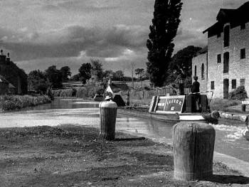 Screenshot 2 from The Girl of the Canal (Full Movie)