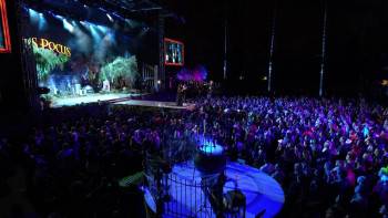 Screenshot 3 from The Hocus Pocus 25th Anniversary Halloween Bash (Full Movie)